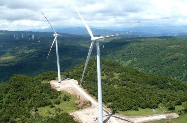 Generadores eólicos en paisaje